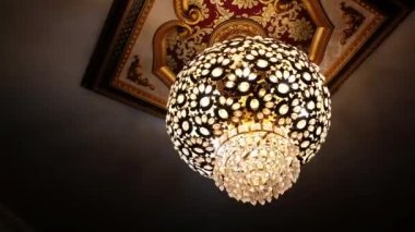 Dönen Ortadoğu tarzı avize