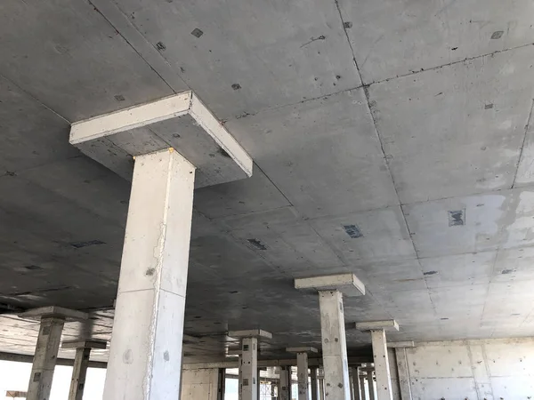 Reinforced concrete pillars and ceiling slab — Stock Photo, Image