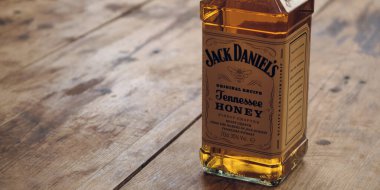 Bir şişe Jack Daniels Bal