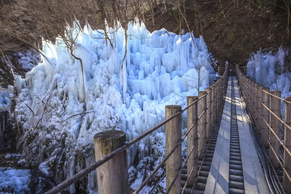 Ponte de gelo e suspensão — Fotografia de Stock
