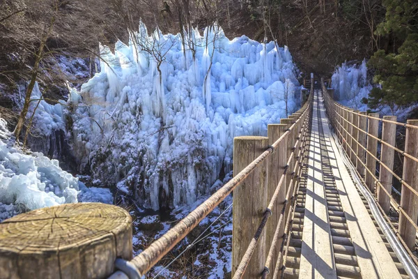 Icicle y puente colgante — Foto de Stock