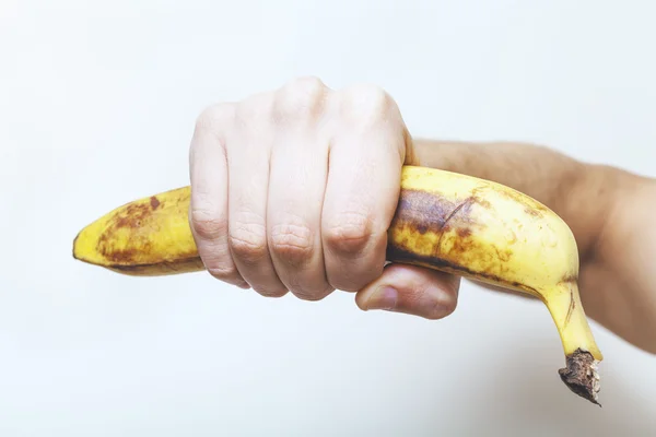 Mano desnuda sosteniendo plátano . — Foto de Stock