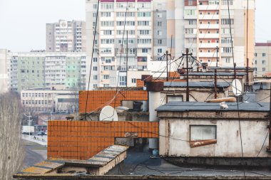 Çok öykülü binanın çatı. Yukarıdan görüntülemek