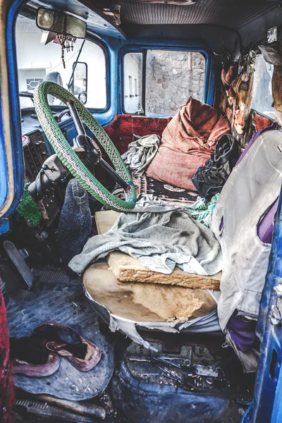 türü açık doo ile eski Sovyet kamyon sürücü koltuğu