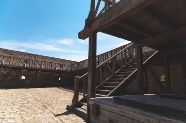 eski taş kale üst katmanı