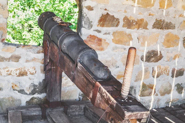 Cast-iron cannon on stationary carriage — Stock Photo, Image