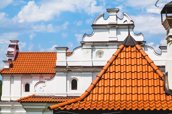 Telhado e gable velha mansão — Fotografia de Stock