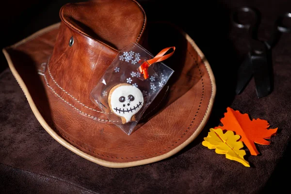 Feliz Halloween Las Galletas Redondas Halloween Paquete Acuestan Sobre Sombrero — Foto de Stock