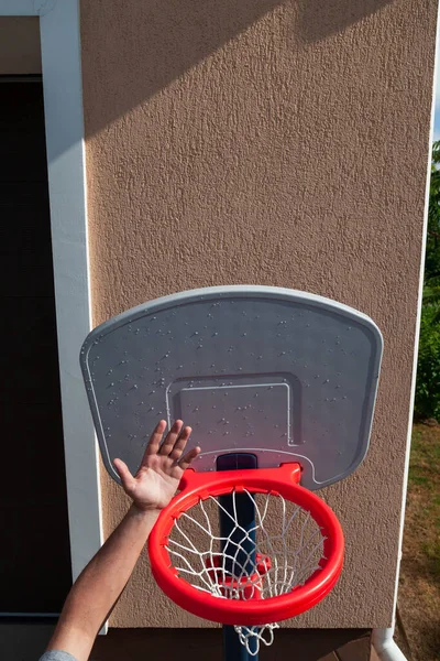 Hands Plastic Basketball Basket Playing Home Quarantine Entertainment Adults Childre — Stock Photo, Image