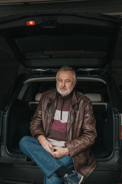 Elderly Man Leather Jacket Sits Open Trunk Car Garag — Stock Photo, Image