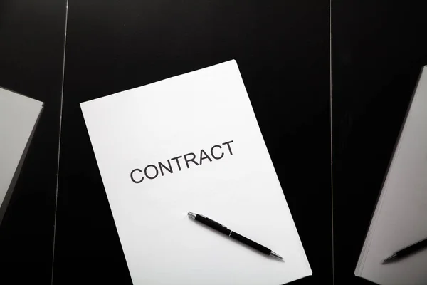 Contrato Transparente Contrato Impresso Papel Uma Caneta Está Uma Caixa — Fotografia de Stock