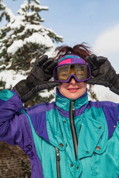 Belle Jeune Femme Combinaison Ski Les Mains Gants Hiver Ajustent — Photo