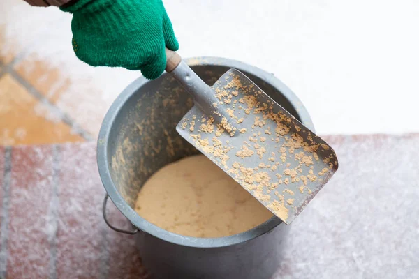 Snow Sand Hand Green Glove Holds Small Spatula Plastic Sand — Stock Photo, Image