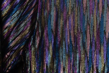 Kumaşın yapısı, farklı renklerde düz olmayan geniş çizgilere sahip kuzey ışıkları.