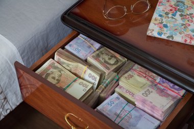 Banknot başucu tablosundaki demetleri
