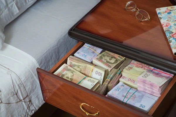 Banknot başucu tablosundaki demetleri
