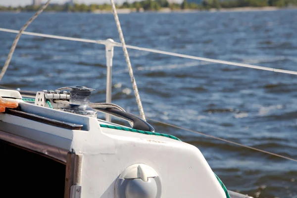 Rope and winch on a sailing vessel — Stock Photo, Image