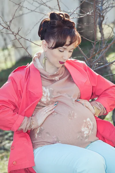 Beautiful young pregnant woman at spring outdoor — Stock Photo, Image