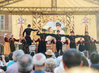 Gürcü dansçılar bir folklor dans dans grubu 