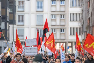 Fransa'da emek reformları karşı protesto