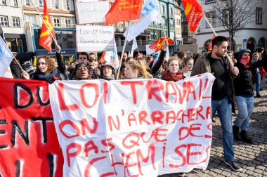 Fransa'da emek reformları karşı protesto