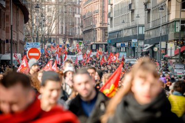 Fransa'da emek reformları karşı protesto