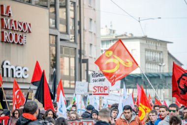 Fransa'da emek reformları karşı protesto