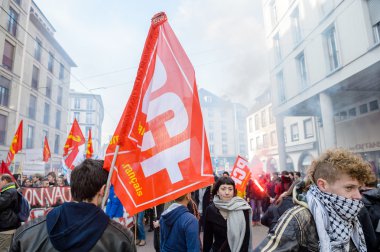 Fransa'da emek reformları karşı protesto
