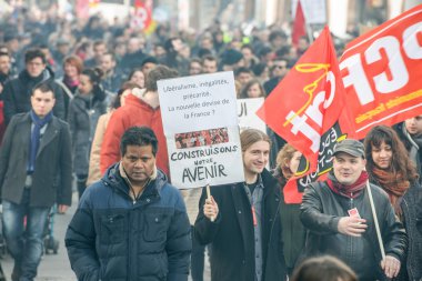 Fransa'da emek reformları karşı protesto
