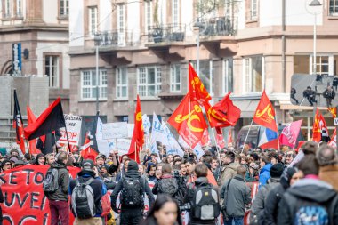 Fransa'da emek reformları karşı protesto