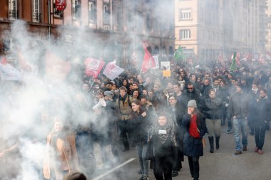 Fransa'da emek reformları karşı protesto