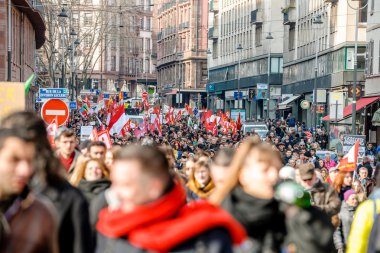 Fransa'da emek reformları karşı protesto