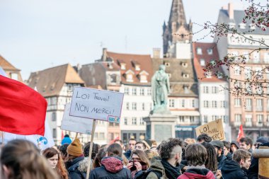 Fransa'da emek reformları karşı protesto