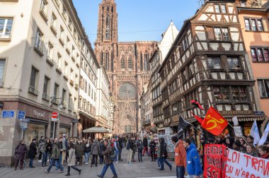 Fransa'da emek reformları karşı protesto