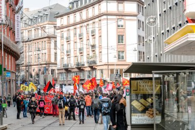 Fransa'da emek reformları karşı protesto