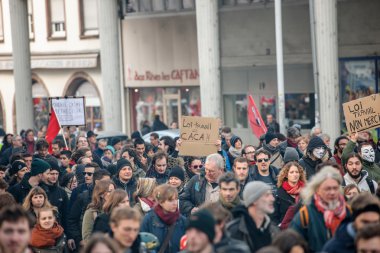 Fransa'da emek reformları karşı protesto