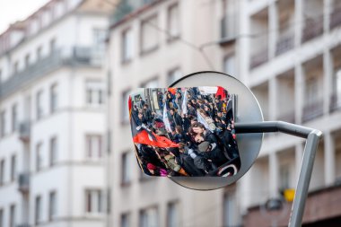 Fransa'da emek reformları karşı protesto