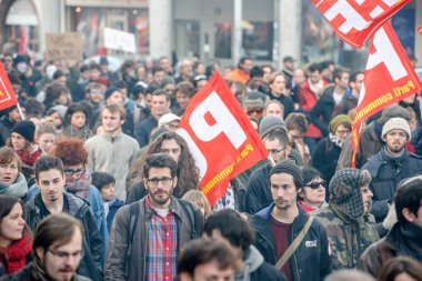 Fransa'da emek reformları karşı protesto