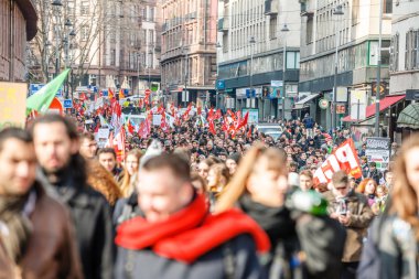 Fransa'da emek reformları karşı protesto