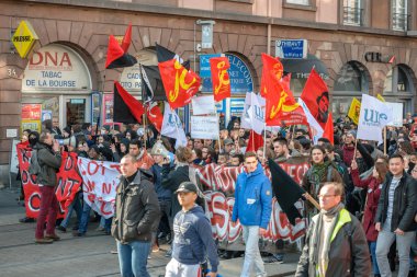 Fransa'da emek reformları karşı protesto