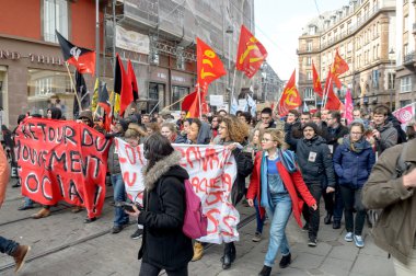Fransa'da emek reformları karşı protesto