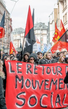 Fransa'da emek reformları karşı protesto
