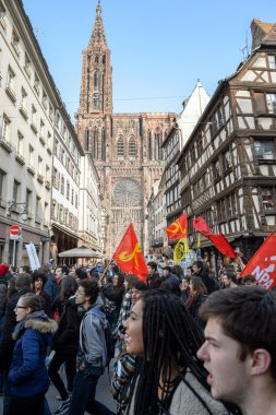 Fransa'da emek reformları karşı protesto