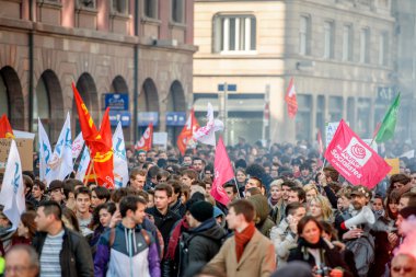 Fransa'da emek reformları karşı protesto
