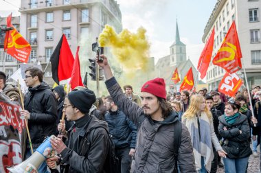 Fransa'da emek reformları karşı protesto