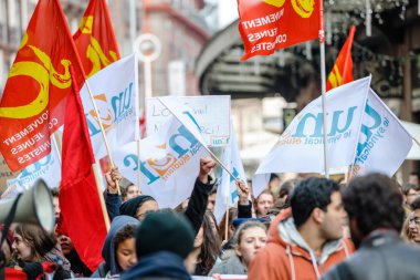 Fransa'da emek reformları karşı protesto