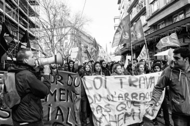 Fransa'da emek reformları karşı protesto