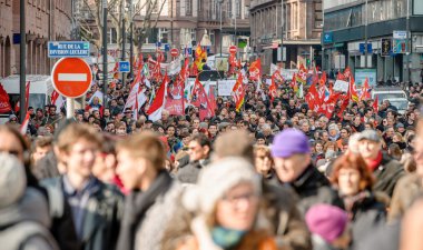 Fransa'da emek reformları karşı protesto
