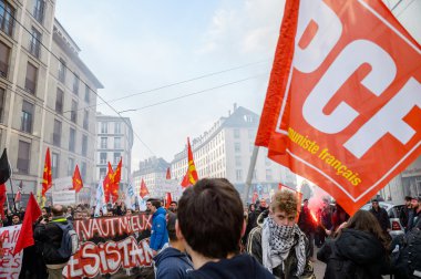 Fransa'da emek reformları karşı protesto