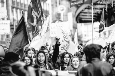 Fransa'da emek reformları karşı protesto